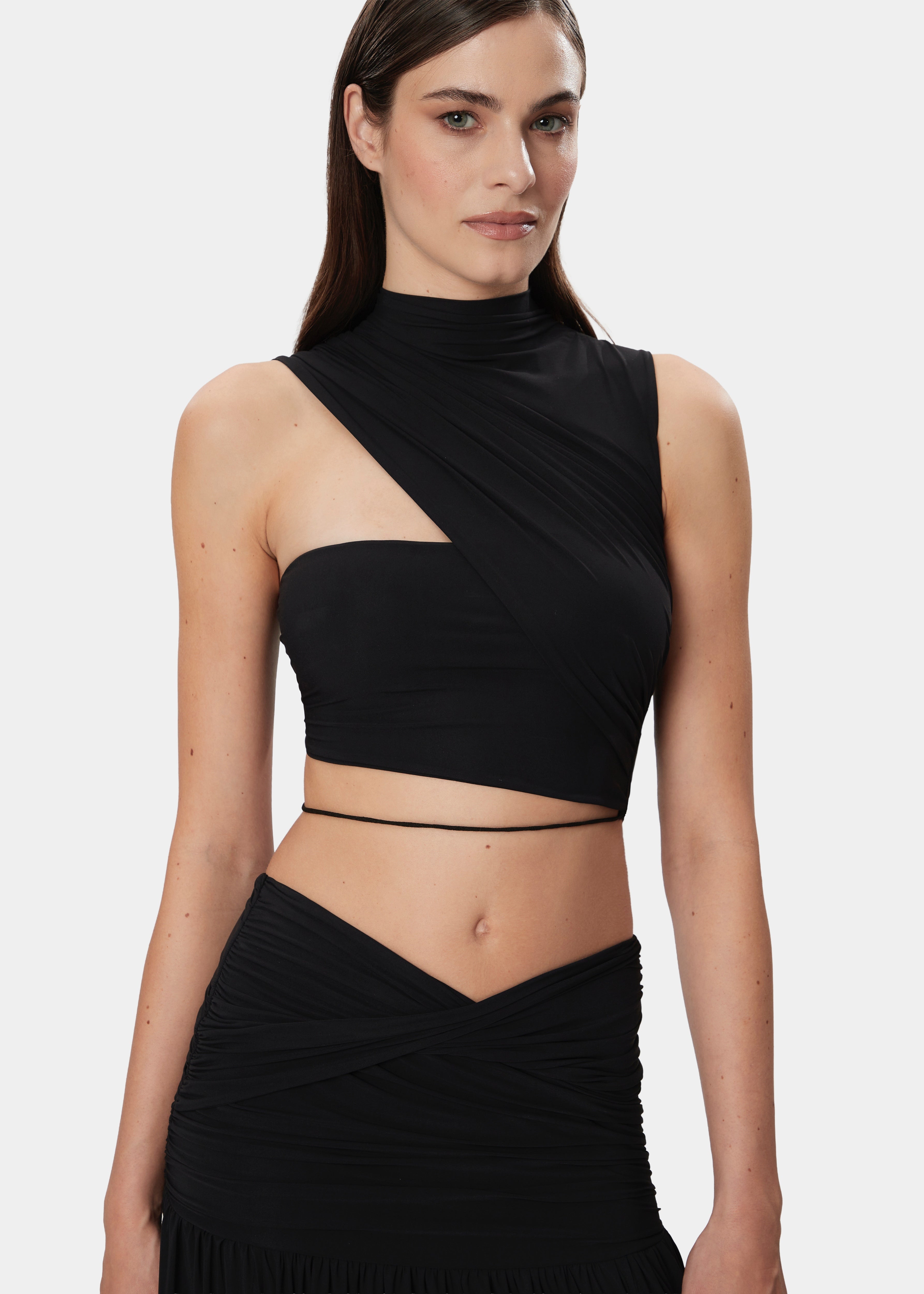 Alin Asymmetric Cropped Top Deep Black | Amazuìn